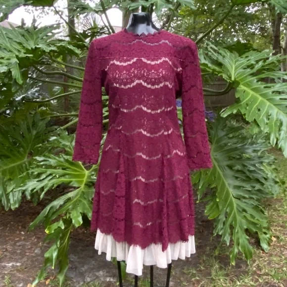 TRIXXI Clothing Company Burgundy Wine Lace Dress. 3/4 sleeves , Juniors Large - Picture 2 of 8